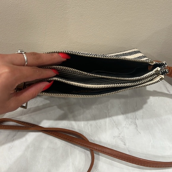 🔥Sole Society Striped Crossbody Bag with Tan Strap🔥 - Picture 2 of 6